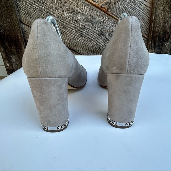 Michael Kors Sabrina Women Size 7 Chain Link Fawn Suede Platform Pump Shoe EUC - Picture 8 of 10